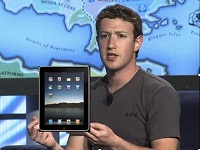 Dueño de Facebook con iPad