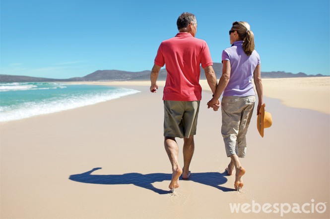 pareja-en-la-playa