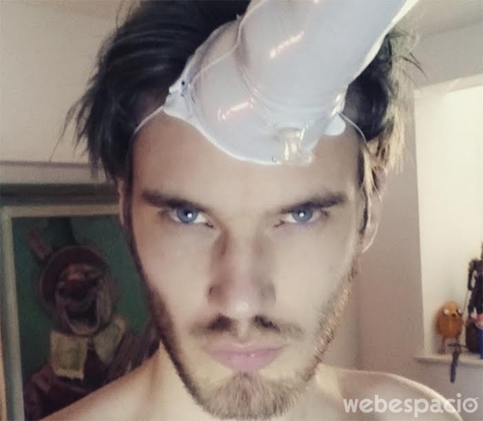 felix kjellberg selfie