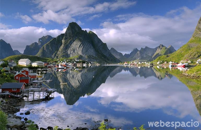 reine-noruega-ciudad-chica