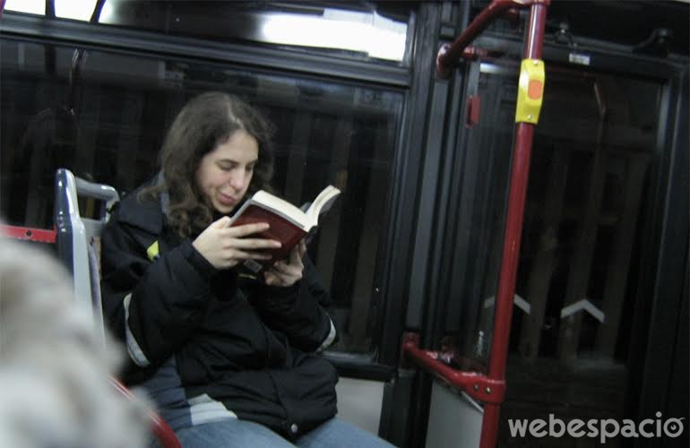 te-has-pasado-de-paradero-por-leer-un-libro