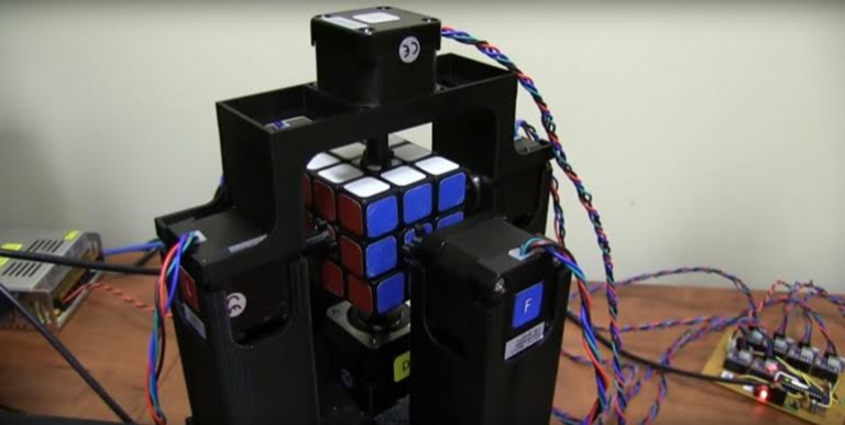 un robot resuelve el cubo-de-rubik-en-menos-de-un-segundo