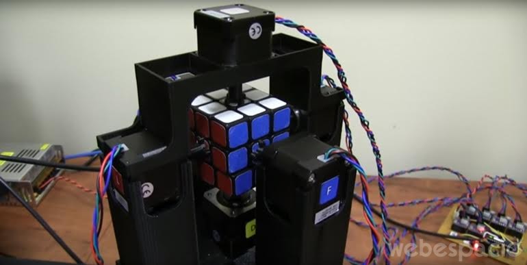 un robot resuelve el cubo-de-rubik-en-menos-de-un-segundo