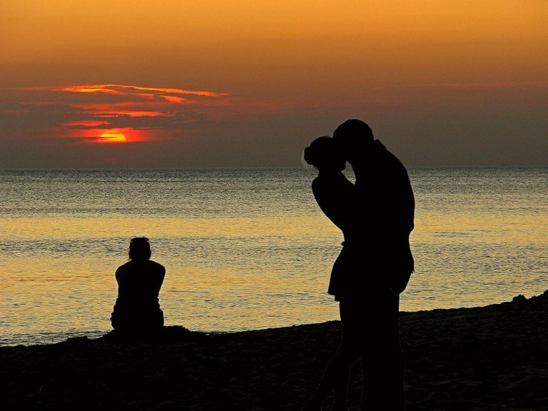 Cómo saber si tu pareja te engaña con otra mujer - Webespacio Cómo saber si tu pareja te engaña con otra mujer - Webespacio